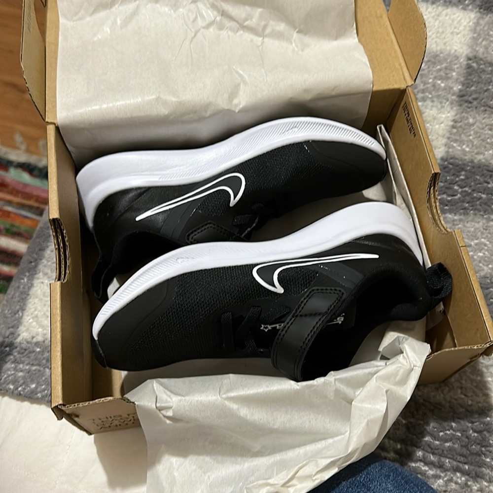 Kids Nike Star runner 3 sneakers (Brand New)13C uk.12.5 cm19 BR 30 EUR 31